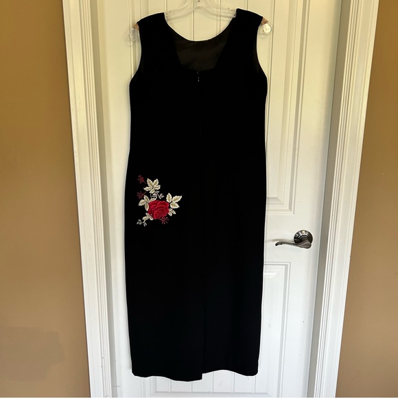 Jessica | Black wi/embroidered roses, pencil dress lined classic formal size 12 - Picture 13 of 14